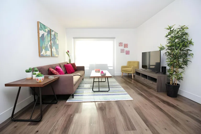 Los Angeles Premium City Suites - Free Secured Parking - Image 1