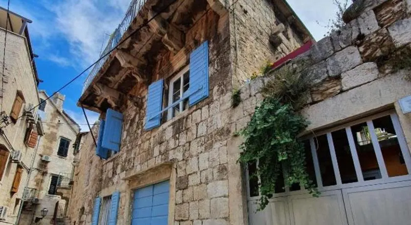 Manor house Aman - Image 1