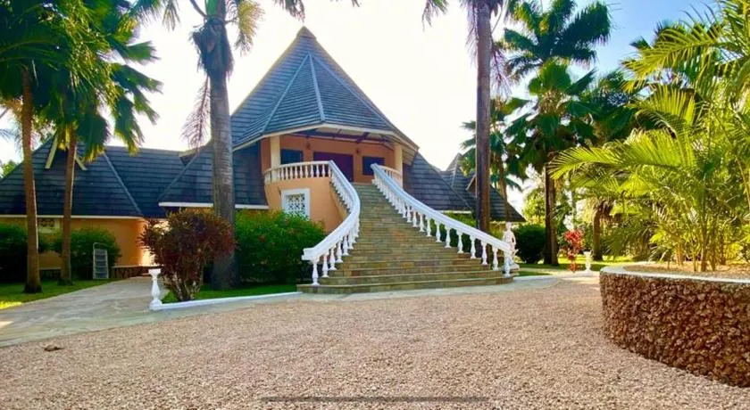 Sunset Villa Boutique Resort - Image 1