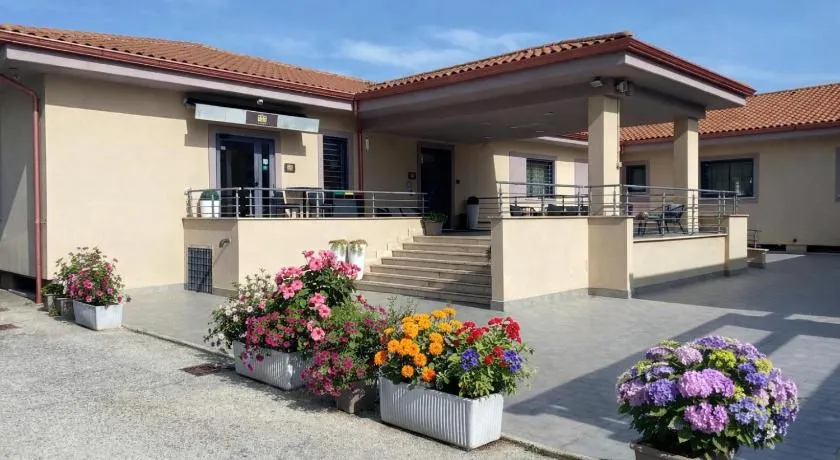 Hotel 325 Tor Vergata - Image 1