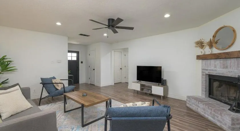 Stylish Pet Friendly Killeen 3BR with Fenced Backyard - Image 1
