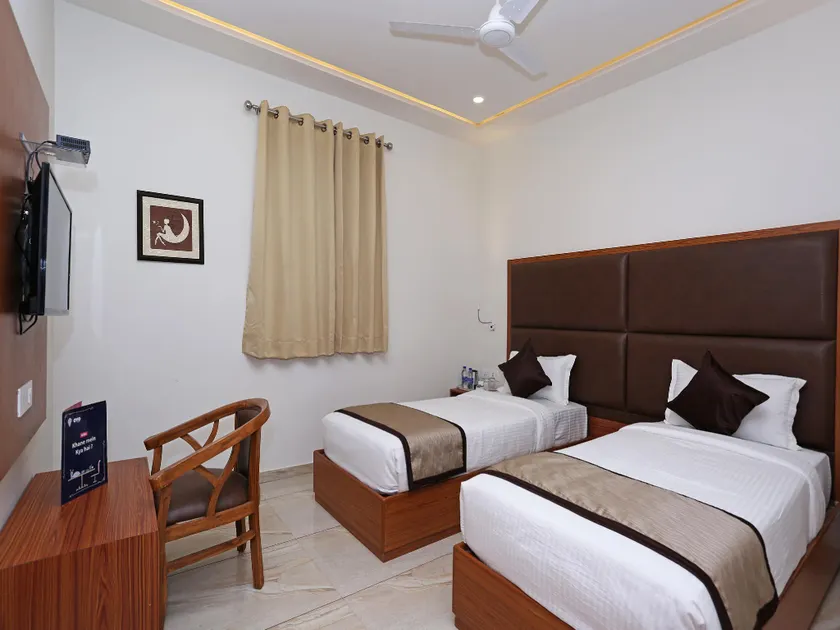 Capital O 10148 Hotel Paras Royale By Arn Group - Image 1