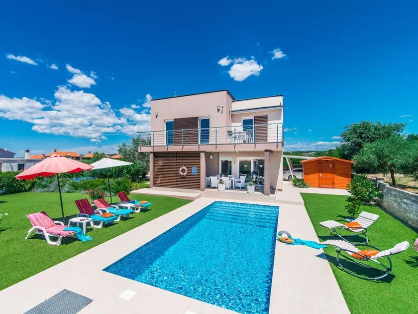 Stefanja Modern retreat - Image 1