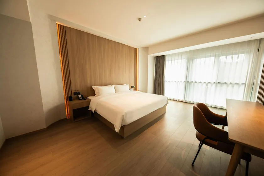 Les Airs Hotel - Image 1