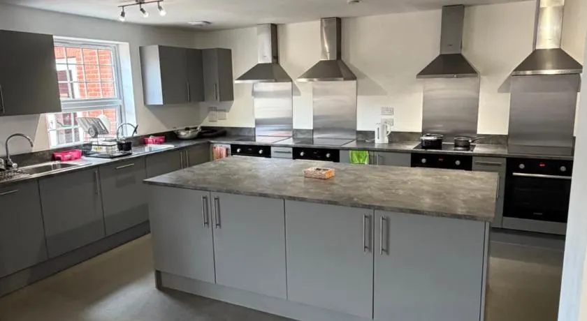 Elme Hall Hotel - FREE Parking - Ideal for contractors - Shared Kitchen - Image 1