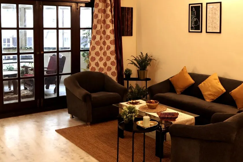 SmartStay - 2BHK Serviced Apartment in Central BLR - Image 1