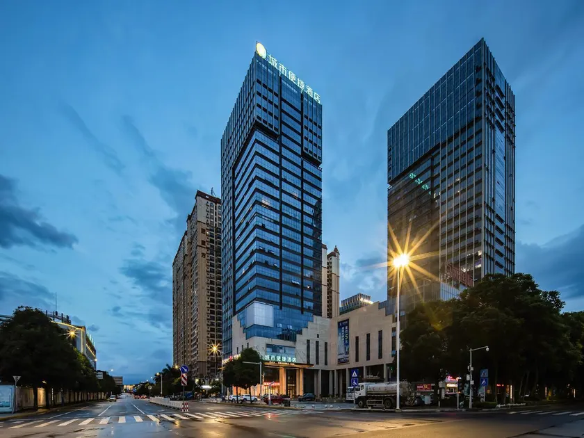 City Comfort Inn Chongzuo Youyi Avenue Baicheng International - Image 1