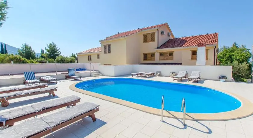 Apartments Meridiana 2 - Image 1