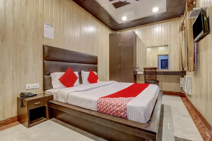 OYO 77804 Hotel Narayana - Image 1