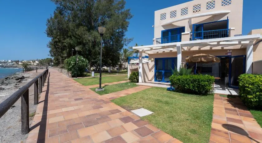 Apartamentos Playa Feliz - Image 1