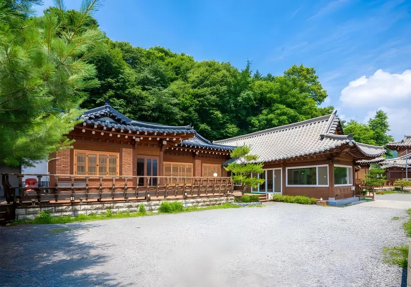 Yongin Yejik Hanok Pension - Image 1