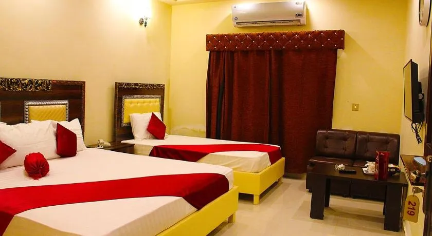 Hotel Day In Lahore - Image 1