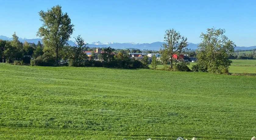 Gemütliche Wohnung mit Ofen und Naturblick - Image 1