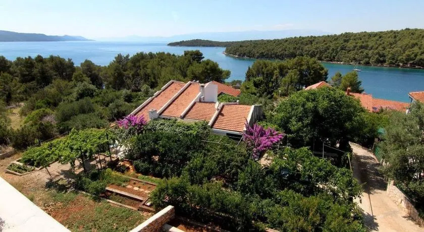 Acogedor apartamento vacacional con terraza y jardín | Vistas al jardín | Cerca de la playa | Admite perro - Image 1