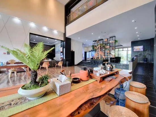Pujiang Yinglan Hepan Hotel - Image 1