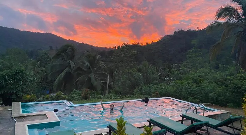 Rainforest Mount Lodge - Image 1