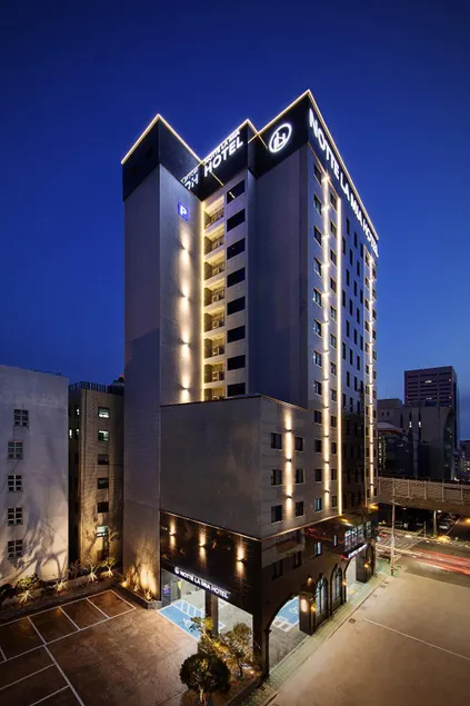Notte La Mia Hotel - Image 1