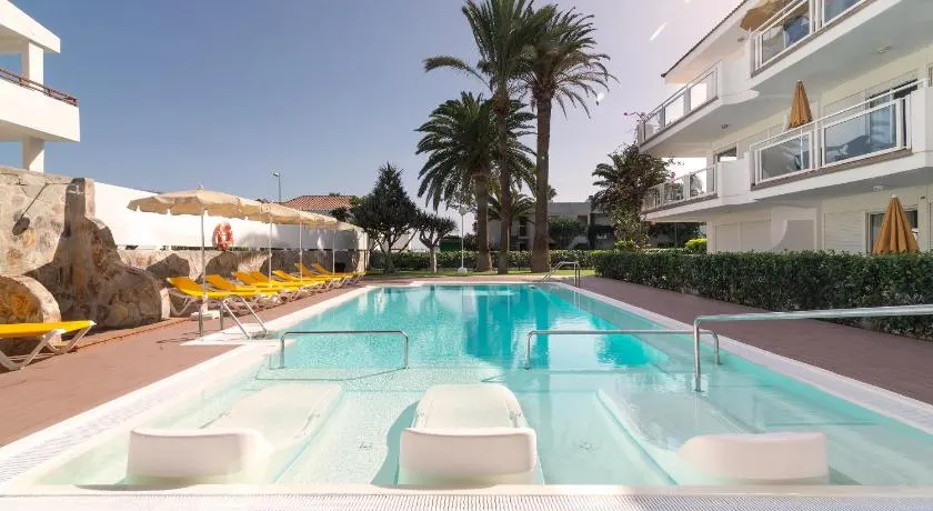 Apartamentos Montemayor - Image 1