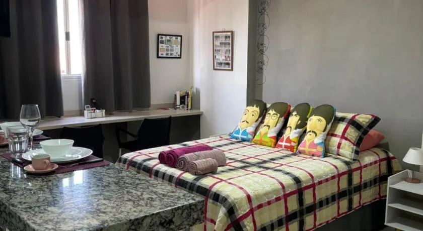 BOOKlN'Beatles- Spot Residence Miami 708 - Image 1