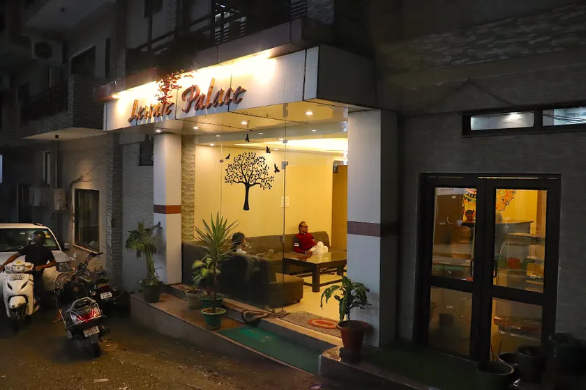 Hotel Leisure Palace - Image 1