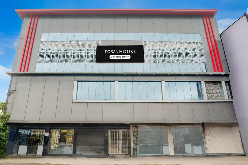 Super Townhouse ISBT Vijay Nagar Jabalpur - Image 1