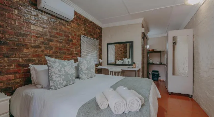 Cosy Cottages Guesthouse - Image 1