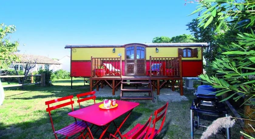 Bungalow confortable à Saintes-Maries-de-la-Mer avec piscine - Image 1