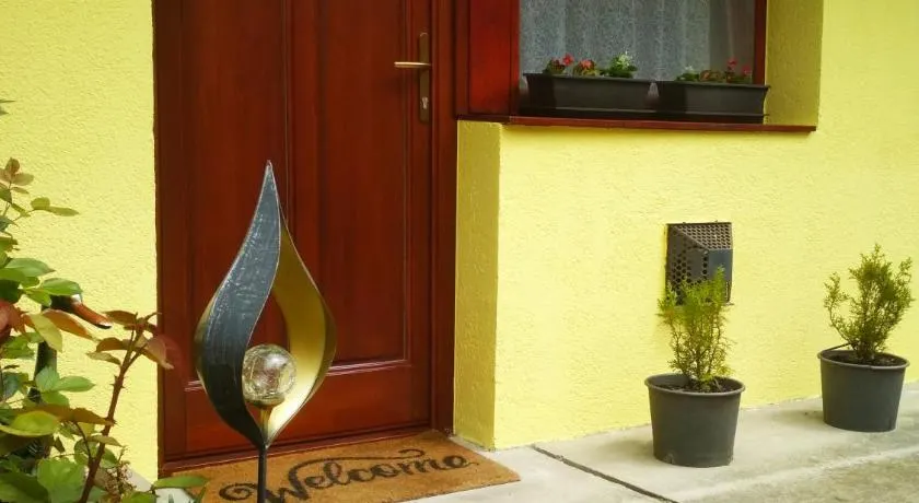 Kis Apartmanház - Image 1