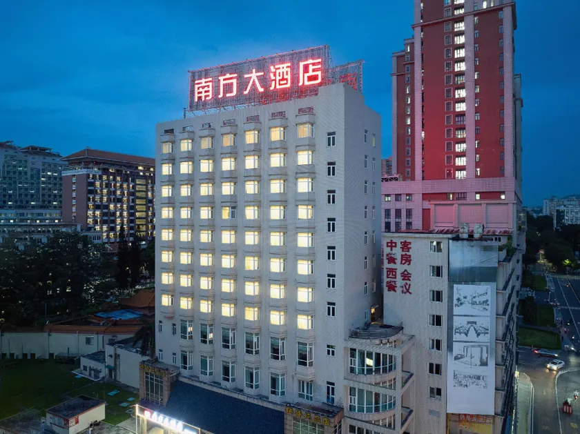 Southern Grand Hotel - Image 1