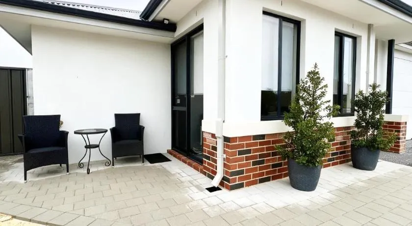 Landsdale hideaway new build private guests house - Image 1
