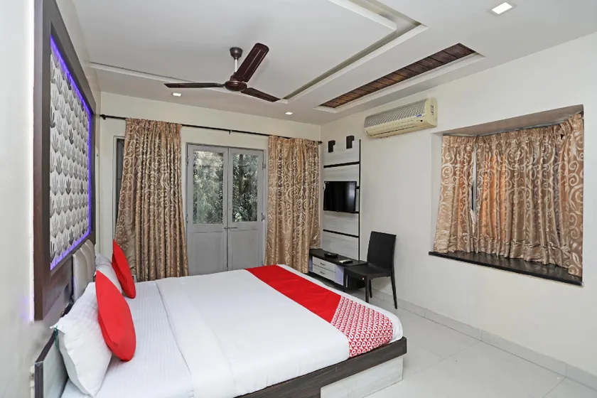 New White House Hotel - Image 1