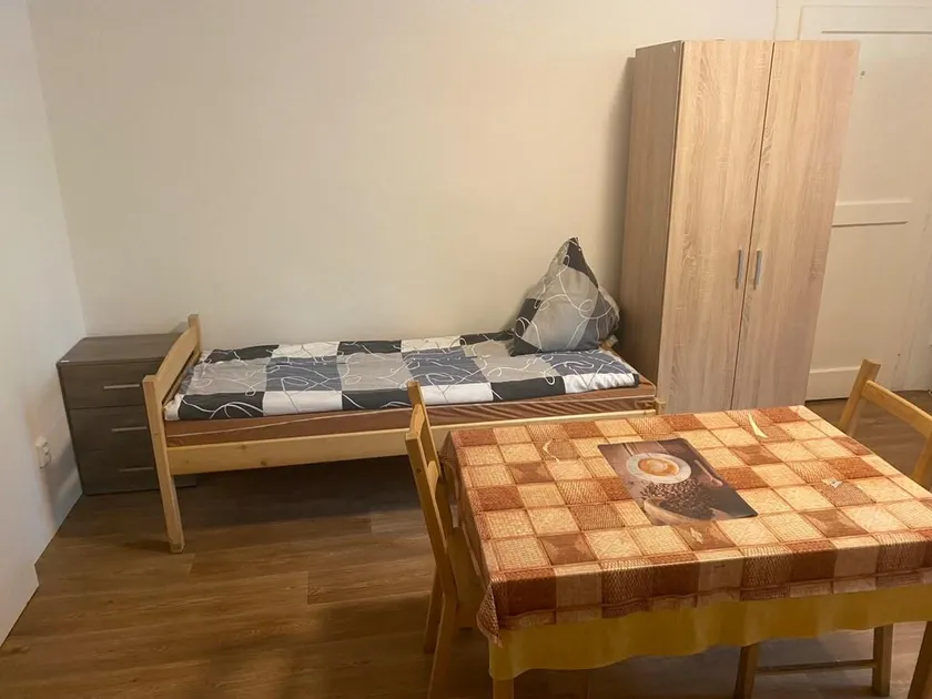 Sleep & Go Praha 9 - Triple Room - Image 1