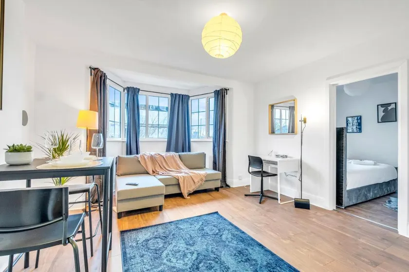 1B flat, 10min Tube, parking, memory foam sofabed, near Wembley & London Marathon - Image 1