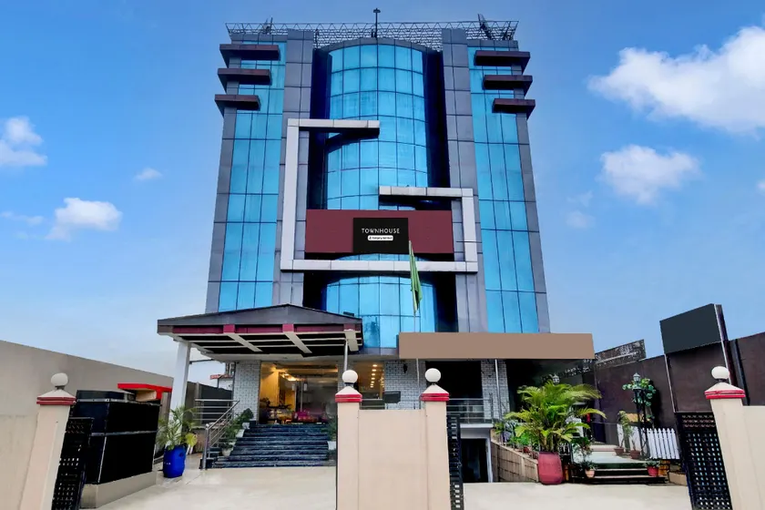 Townhouse Hatigaon Near Medicity Formerly Hotel Grand Majesty - Image 1