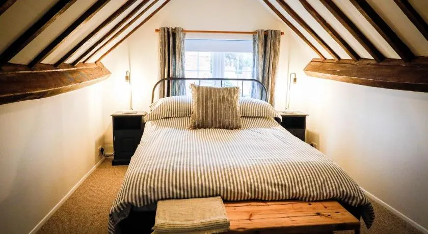 Spacious 4 Bed House Sleeps 8 in Quorn Near Loughborough - Image 1