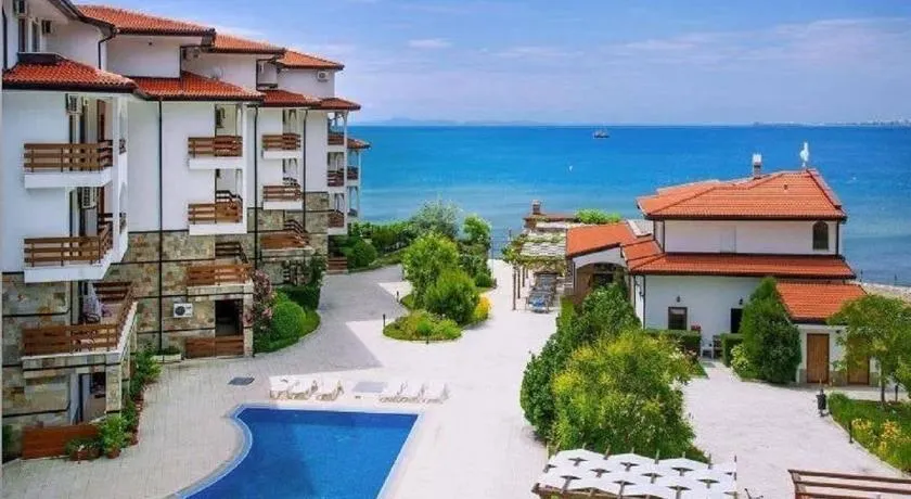 Robinson Beach Apartments - Image 1