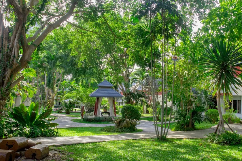 Natural Park Resort Pattaya - Image 1