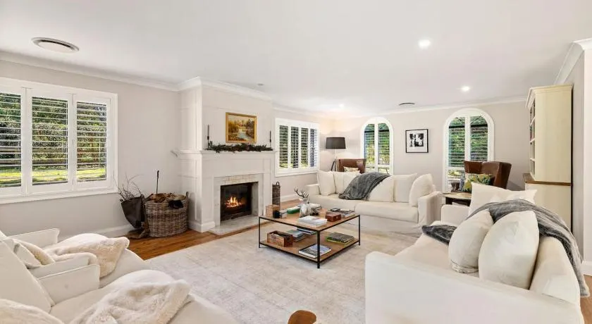 Southern Highlands Villa, Spacious, Gardens, Pool - Image 1