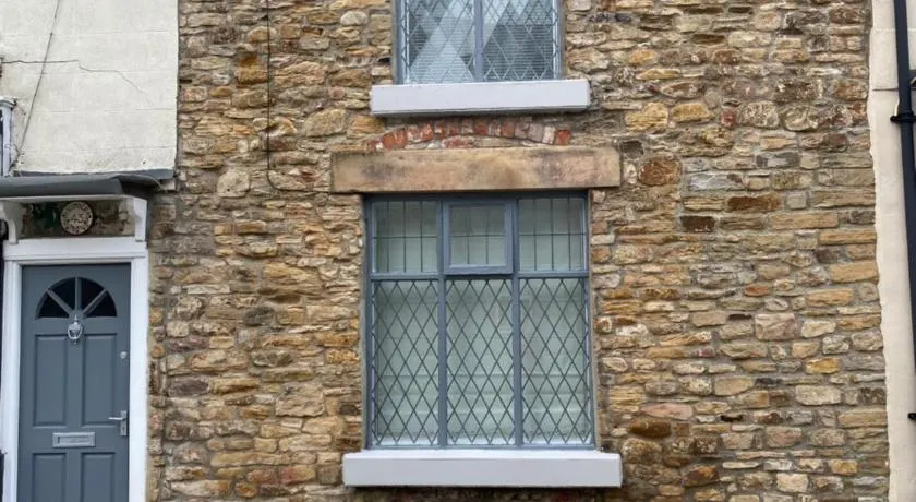 Beautiful home in central Bishop Auckland town - Image 1