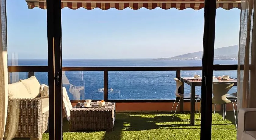 Magnific flat with panoramic sea views - Image 1
