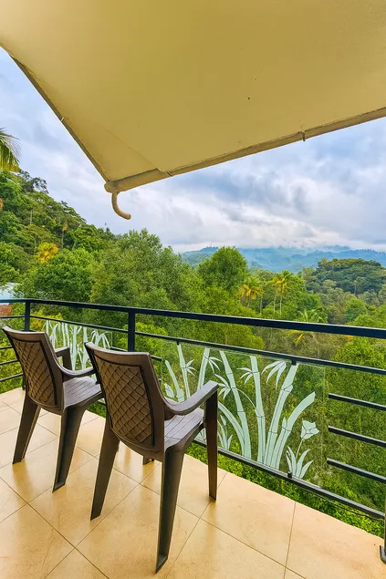 Cozy Queen Room with Balcony &Hill Views -Peace ful Retreat - Image 1