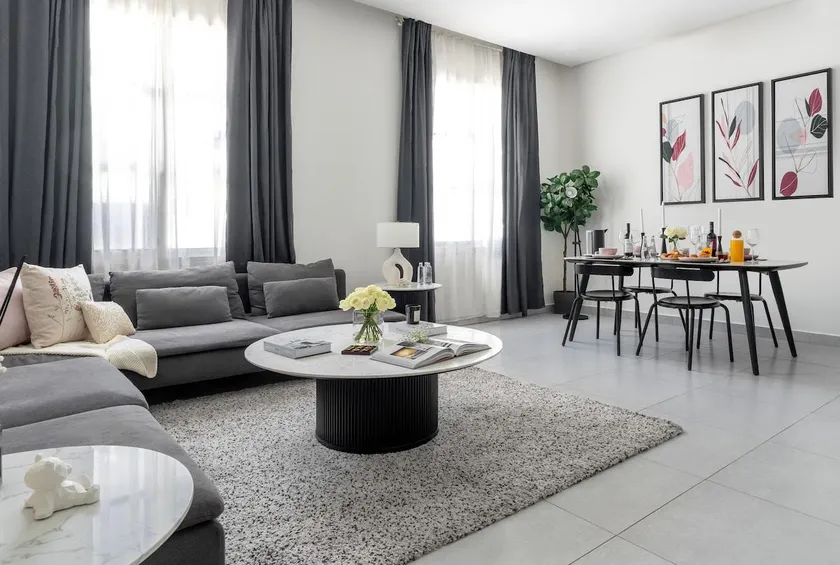 Modern 2BR with Gym and Pool - Image 1