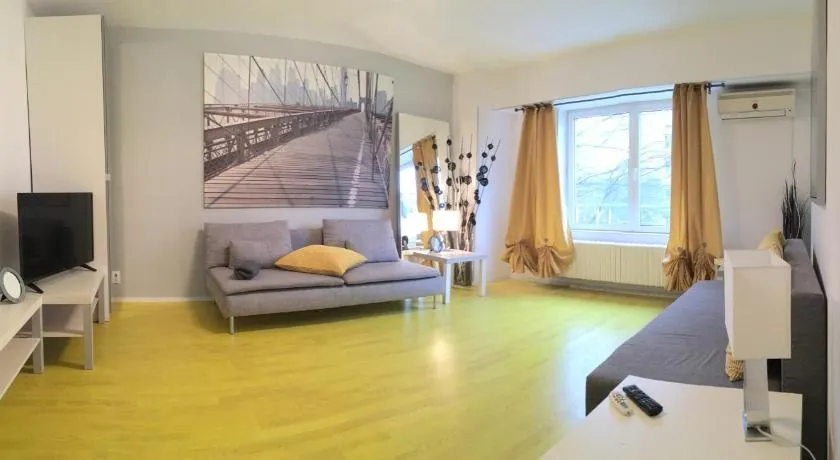 Green Apartment - Image 1