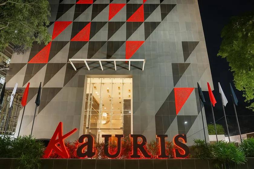 Aauris - Image 1