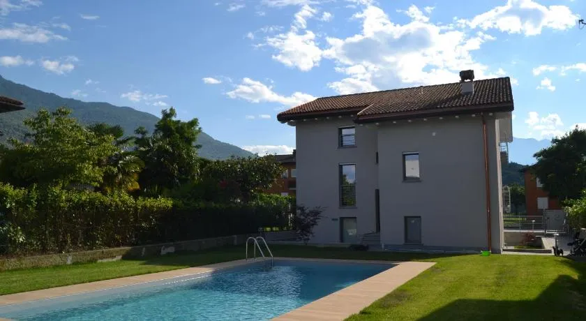 lido 3 pool, 30m from the lake, pet friendly COMO LAKE - Image 1