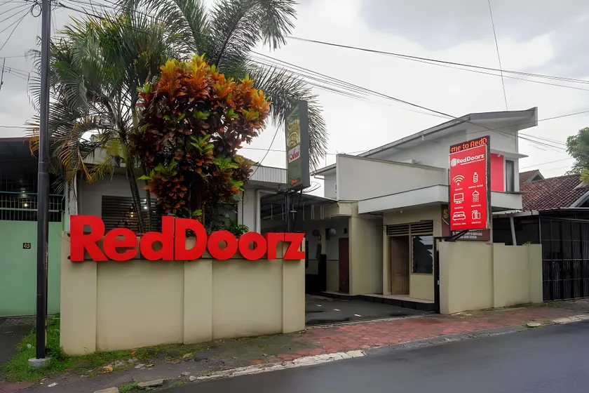 RedDoorz Syariah @ Sunan Bonang Magelang - Image 1