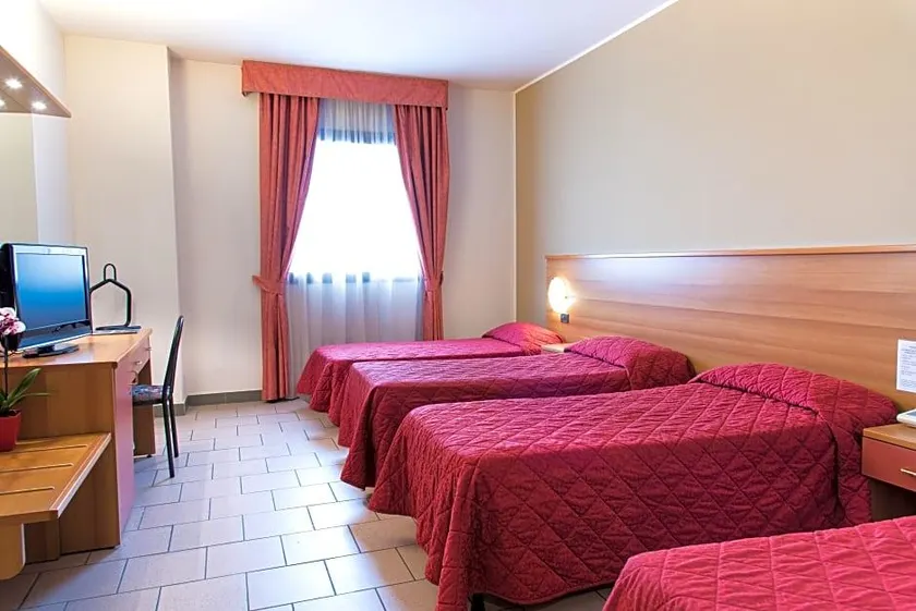 HotelTo - Image 1