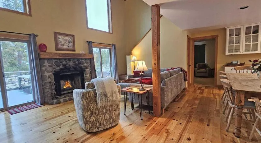 24 Rogue-Sunriver, Oregon: Hot Tub, BBQ, WiFi, SHARC Aquatics, Tubing Hill, Mt. Bachelor, Golf, Deschutes River, Tennis, Cykelstier - Image 1