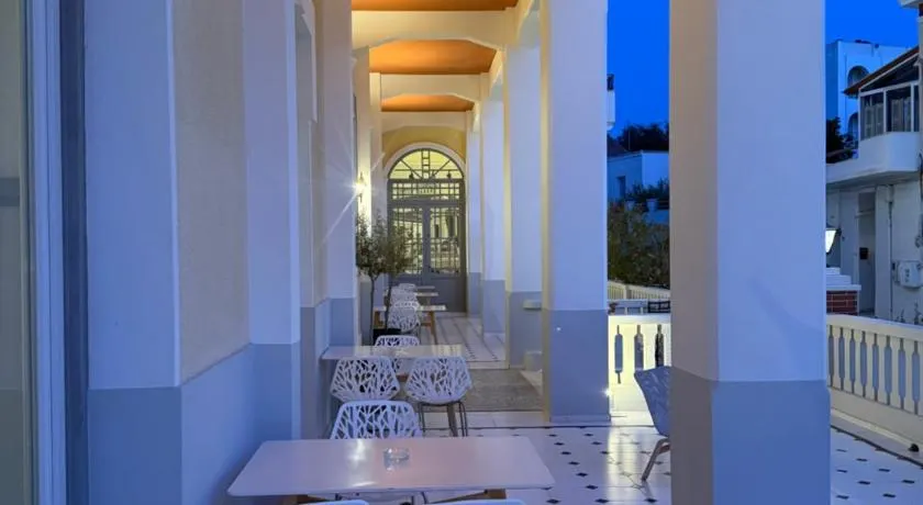 Tinion Hotel - Image 1