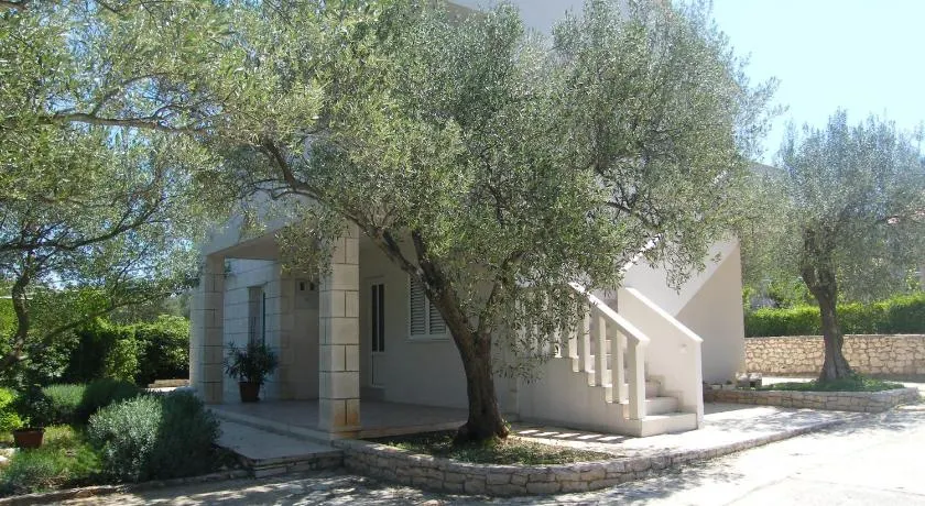 Apartments Maslina - Image 1